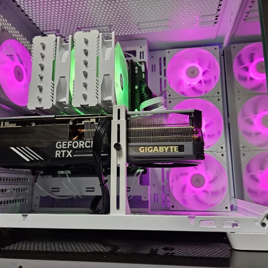 급처 9800x3d, rtx4080 super 화이트 어항 본체