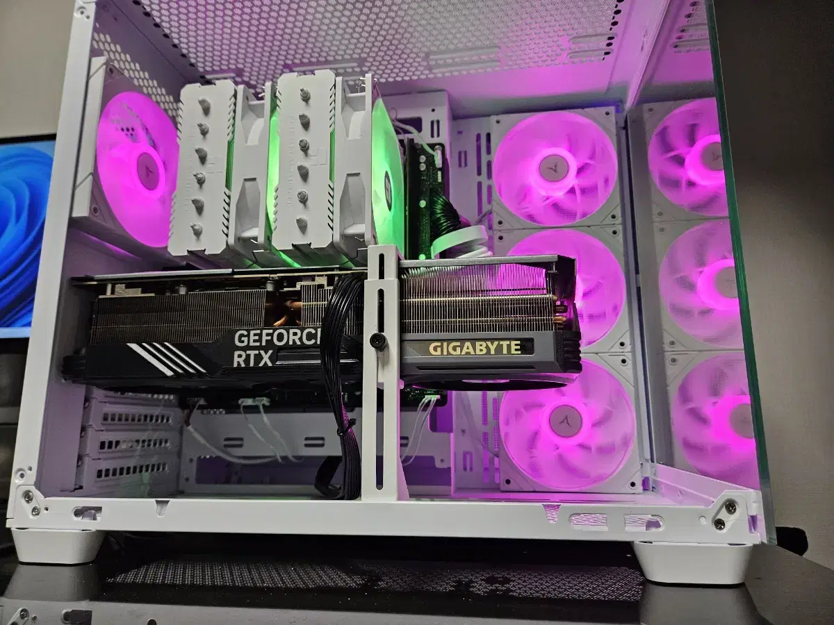 급처 9800x3d, rtx4080 super 화이트 어항 본체