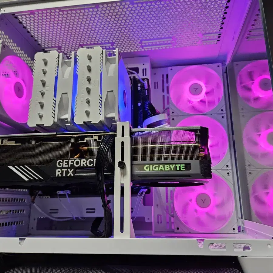 급처 9800x3d, rtx4080 화이트 어항 본체