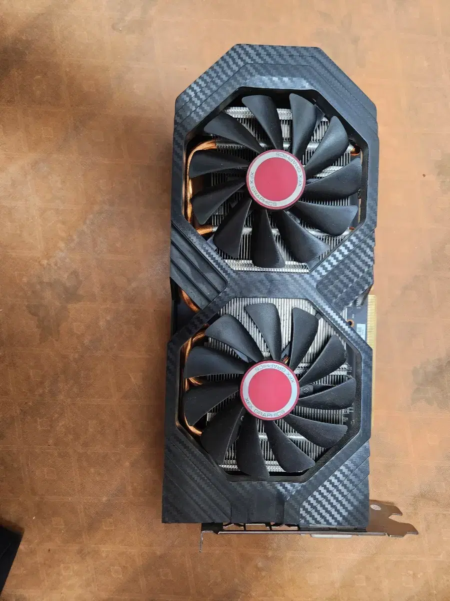 XFX RX 580 그래픽카드 판매 합니다