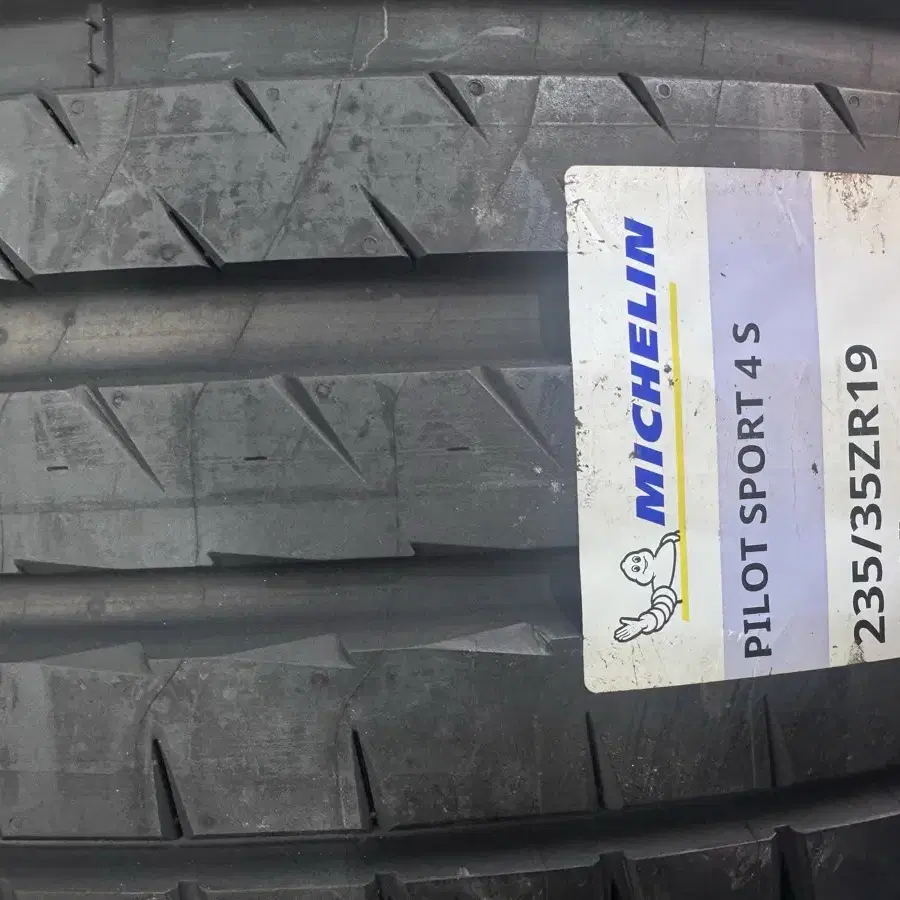 미쉐린 ps4s 235/35R19 mo1 한대분