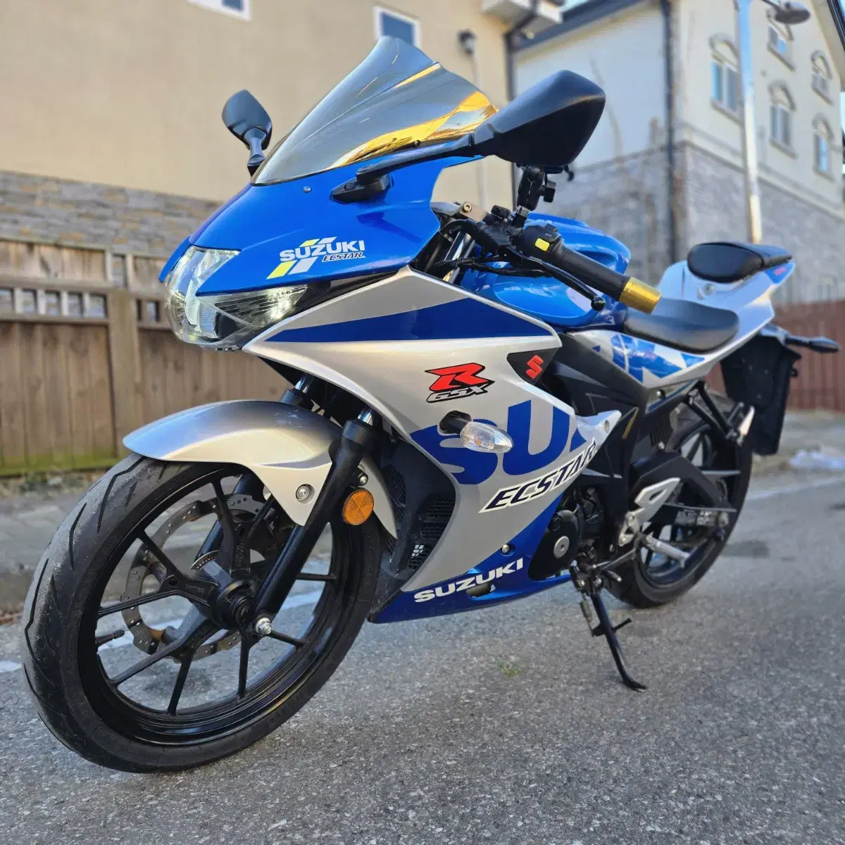 최저가)스즈키gsxr125 21년식 스페셜카울 요시무라 짧은키로수 판매