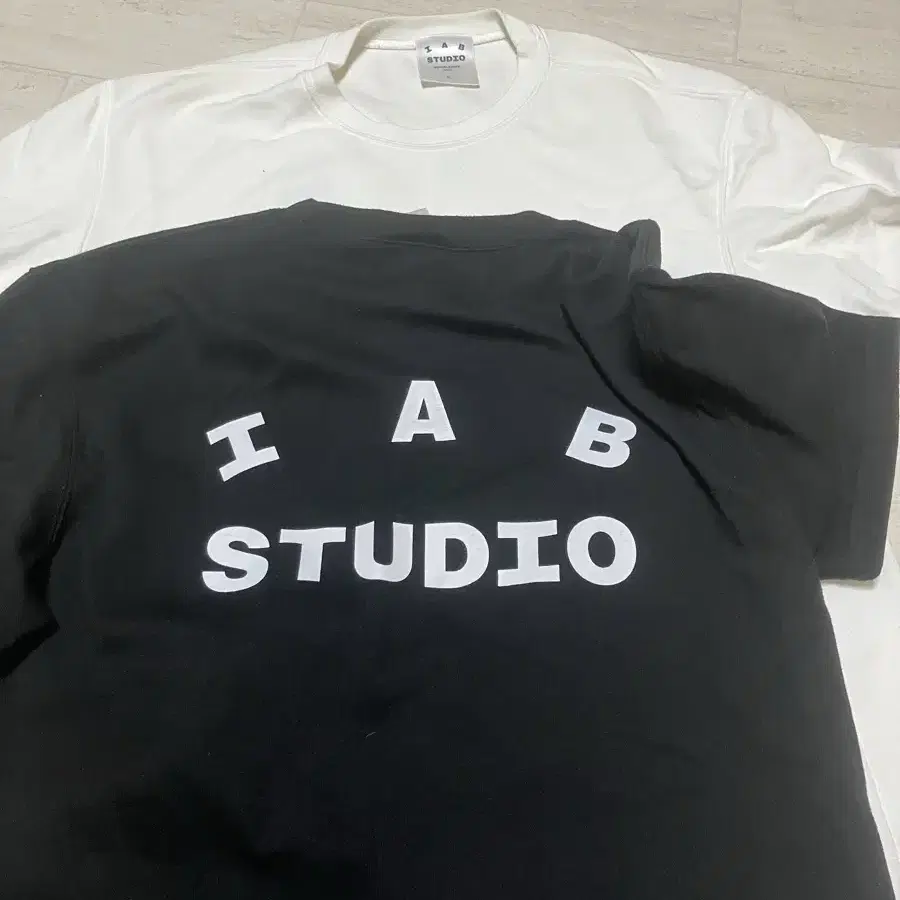 IAB Studio 10주년 기념 티셔츠 2장