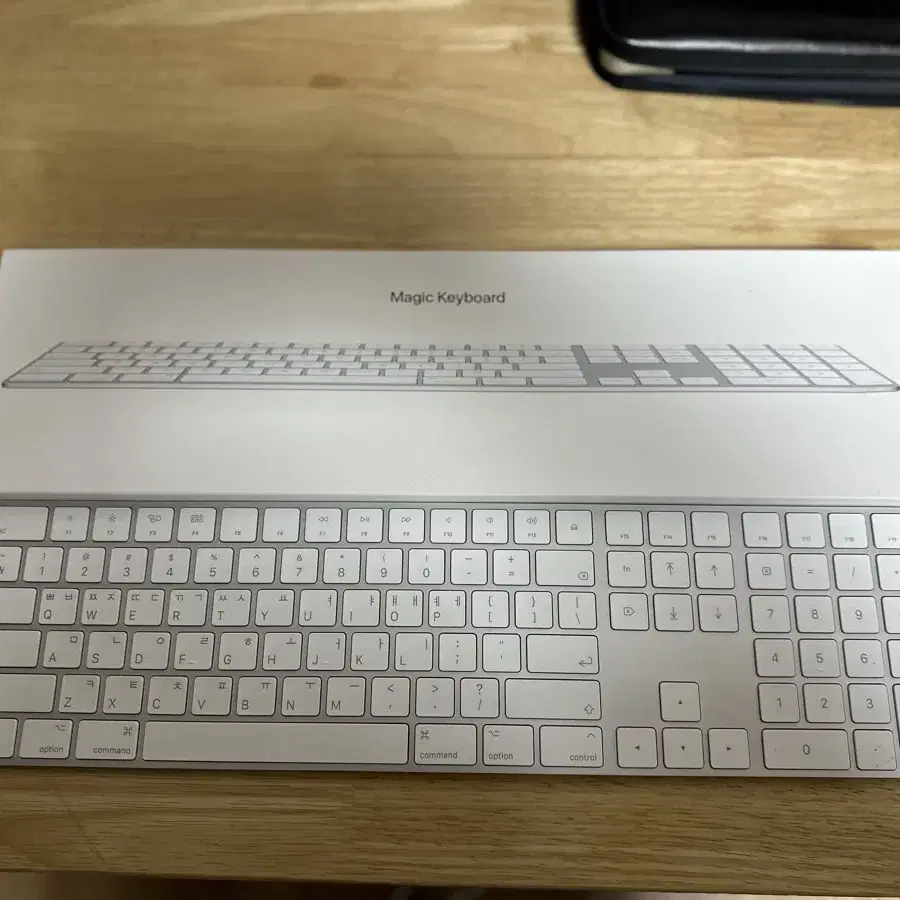 Apple 정품 매직 키보드 WITH NUMERIC KEYPAD