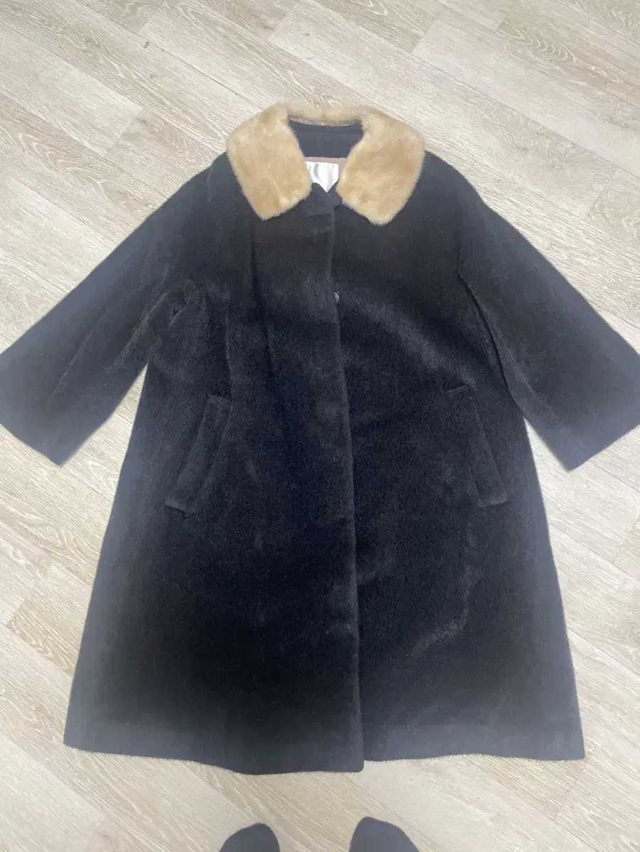 Mink collar alpaca coat