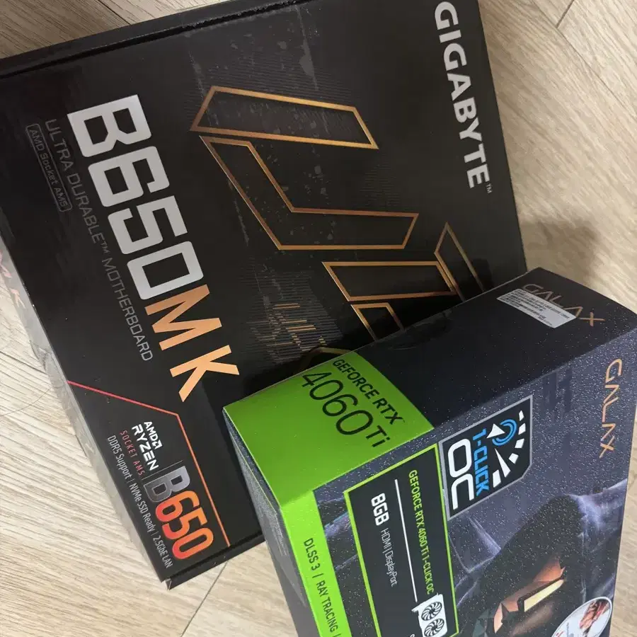 컴퓨터 데스크탑 ( 7500F 4060TI 32GB 1tb  )