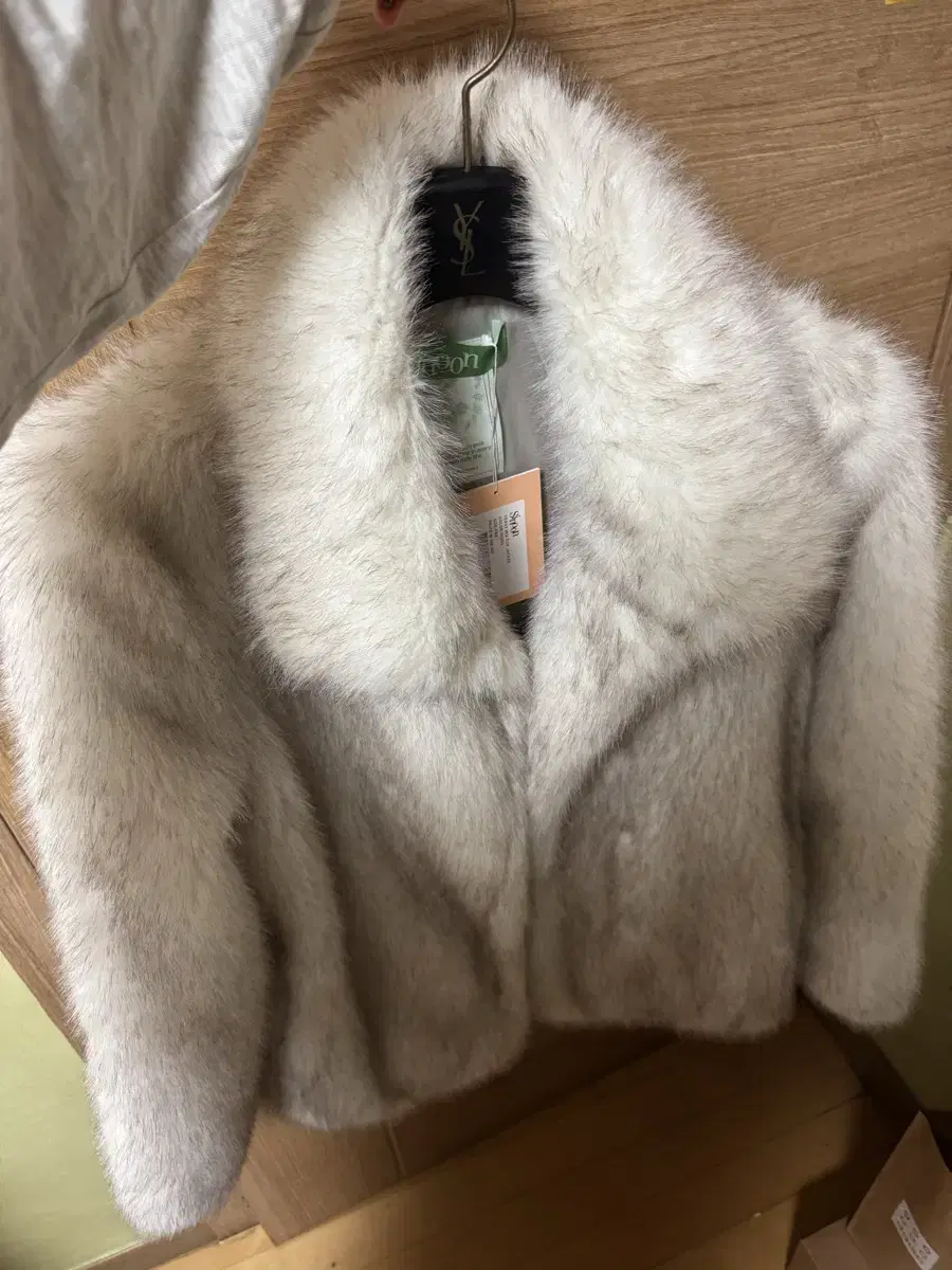 시눈 퍼자켓 아이보리 Sinoon heavy mix fur jacket