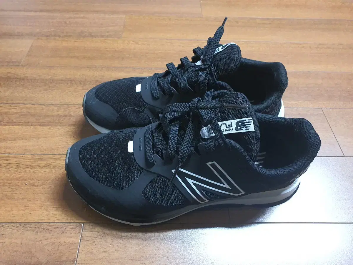 new balance 남성운동화 255