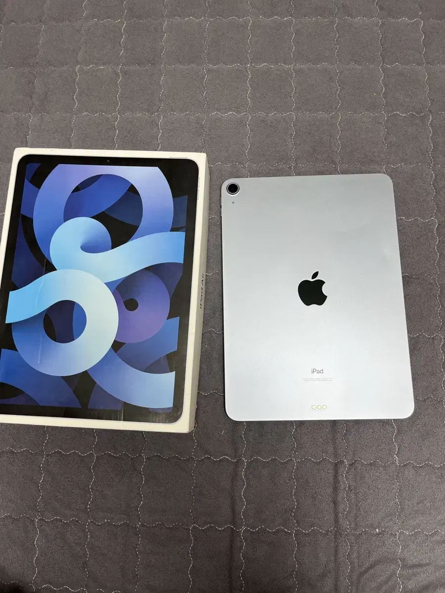 [Delivery & direct transaction available] iPad Air 4 64GB Wi-Fi