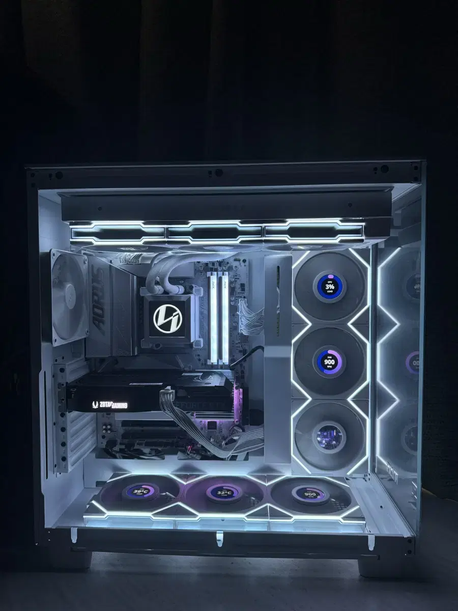 9800x3D , 990 PRO 2TB 화이트 컨셉 고사양 반본체 판매