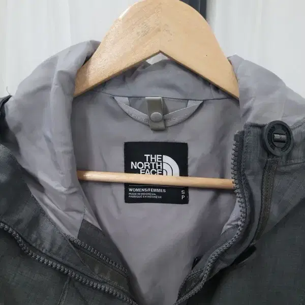 THE NORTH FACE 노스페이스 바람막이 그레이  S A251