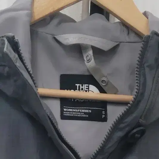 THE NORTH FACE 노스페이스 바람막이 그레이  S A251