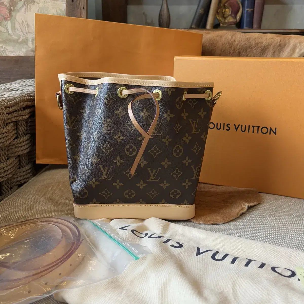 [새상품] LOUIS VUITTON 루이비통 노에 BB 모노그램 복조리