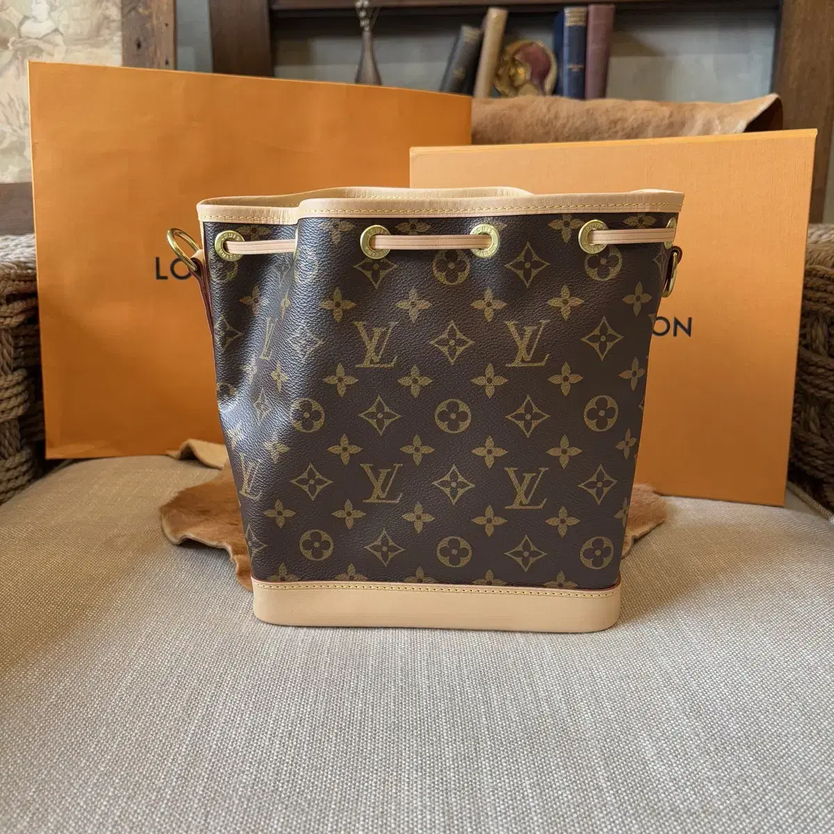 [새상품] LOUIS VUITTON 루이비통 노에 BB 모노그램 복조리