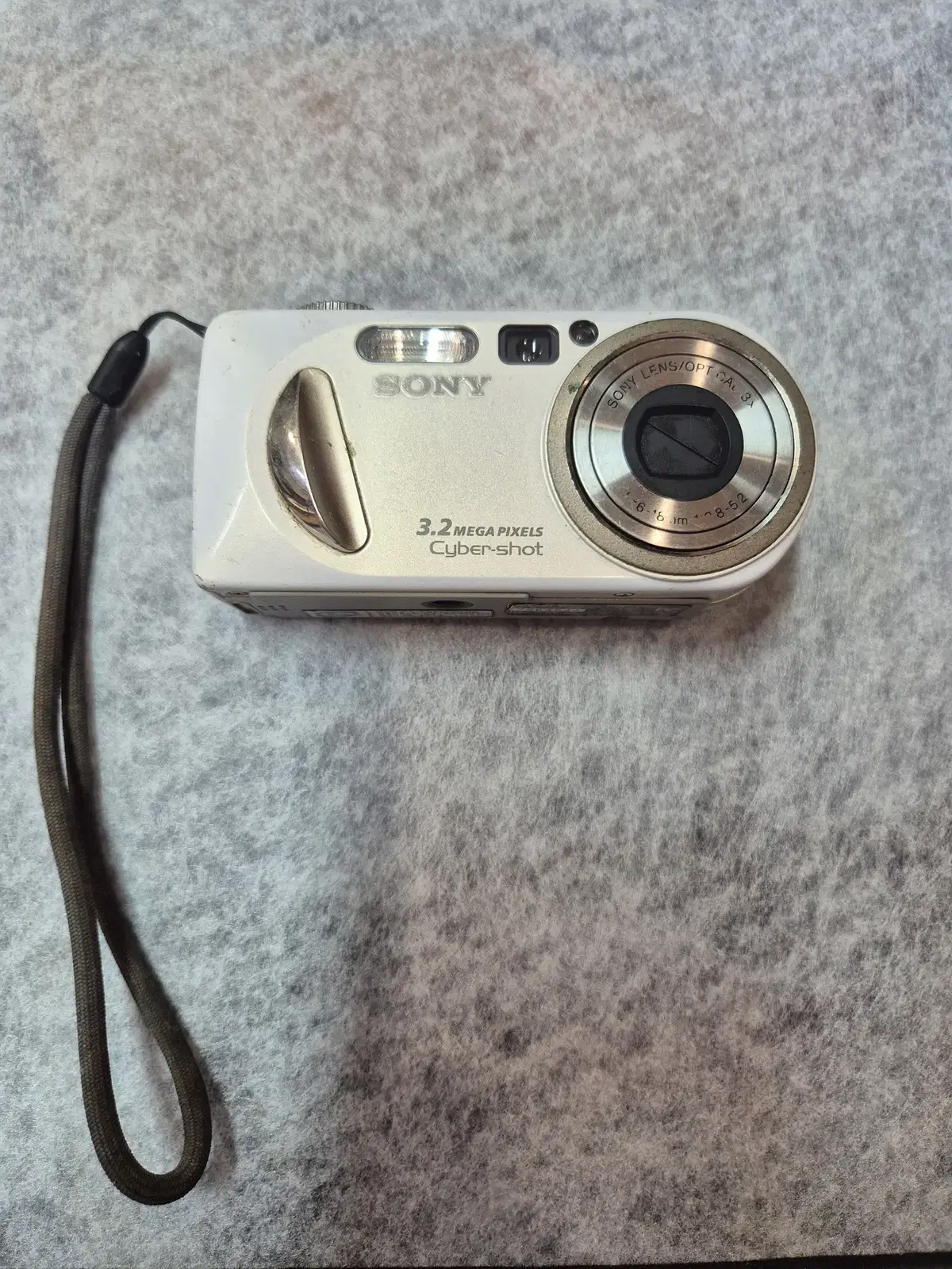 SONY DSC-P8 디지털카메라