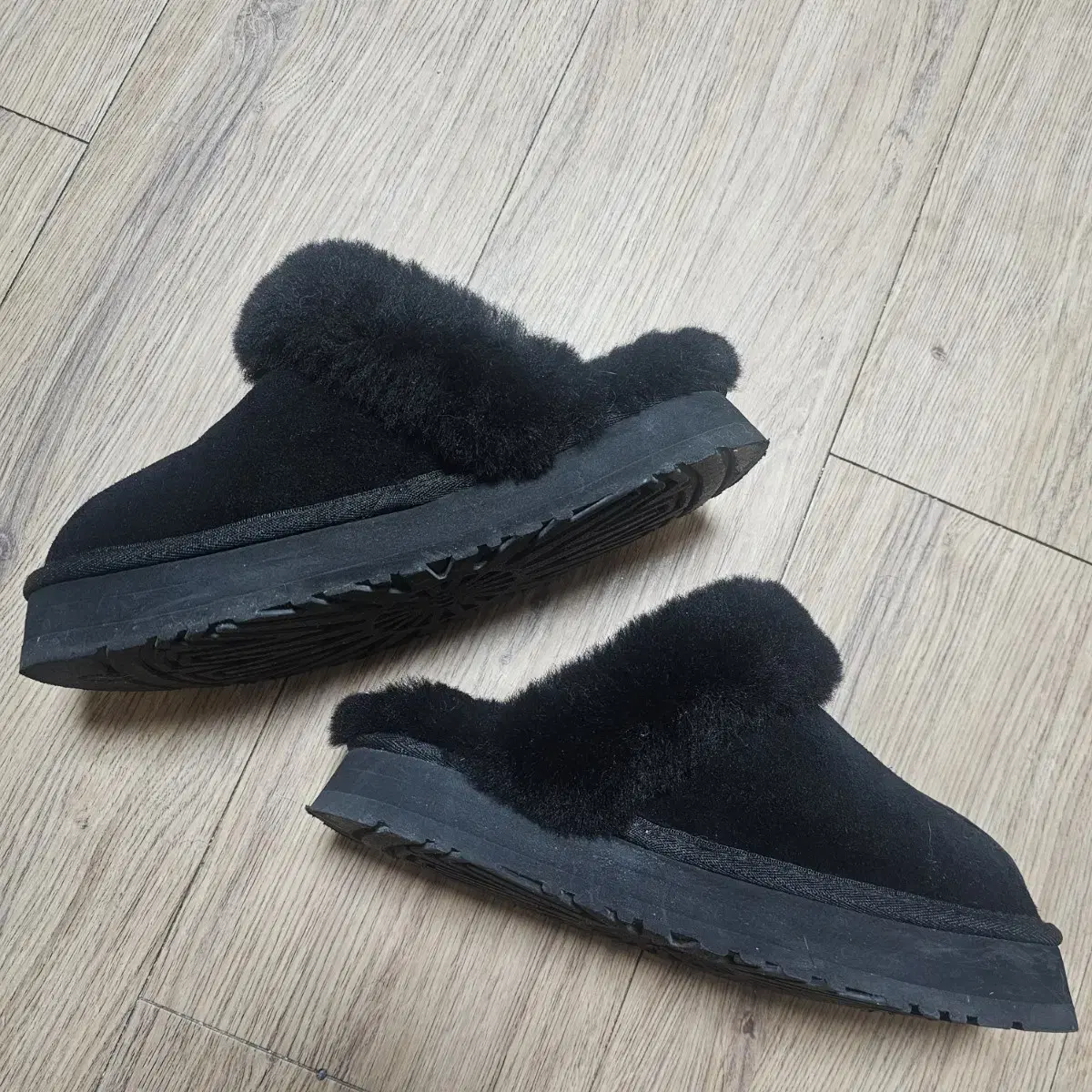 UGG 어그 디스케트 EU9(240-245) 블랙