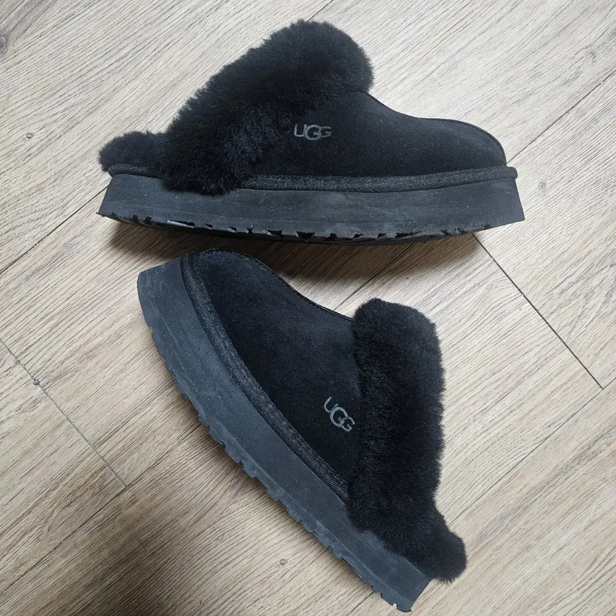 UGG 어그 디스케트 EU9(240-245) 블랙