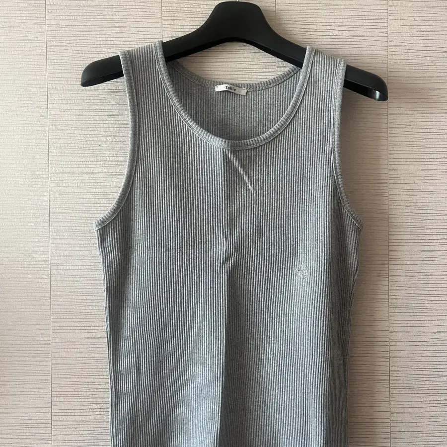 타일레 INSIGNIA RIB SLEEVELESS TOP 그레이 멜란지