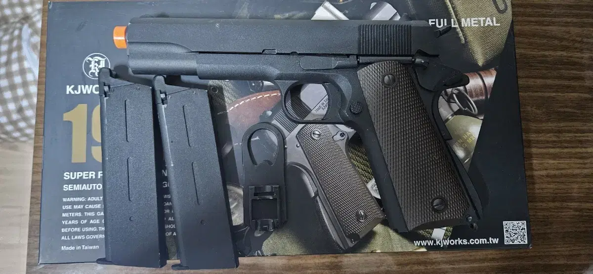 KJW1911 + 가스탄창 2개 택포 13