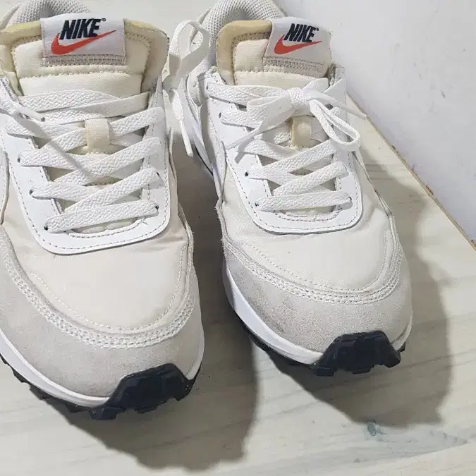 택포 240~245 A급 정품 NIKE 나이키 와플 경량 쿠션 스니커즈!