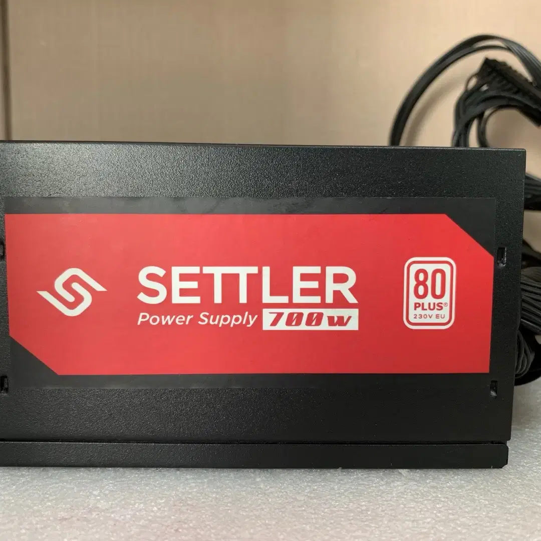 앱코 SUITMASTER SETTLER 700W 80PLUS