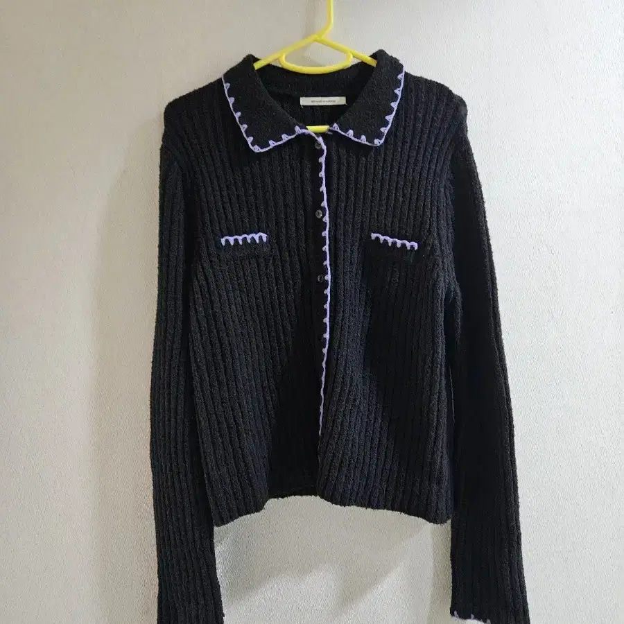 비뮤즈맨션 가디건 Embroidery collar knit top