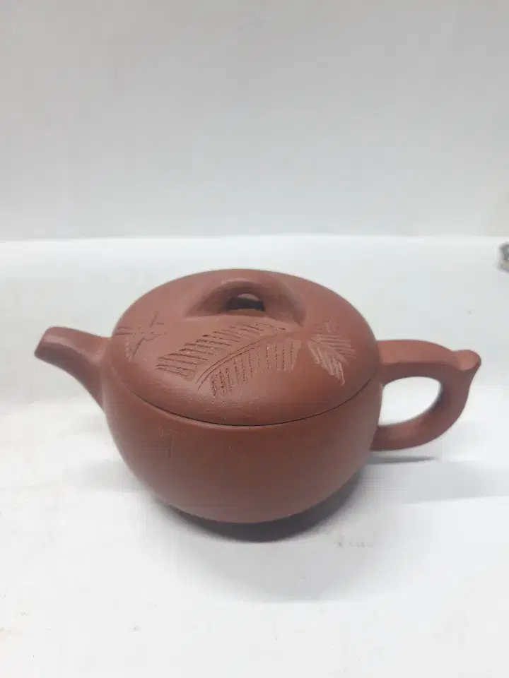 A weighty, prestigious, in-house-made kettle (425)