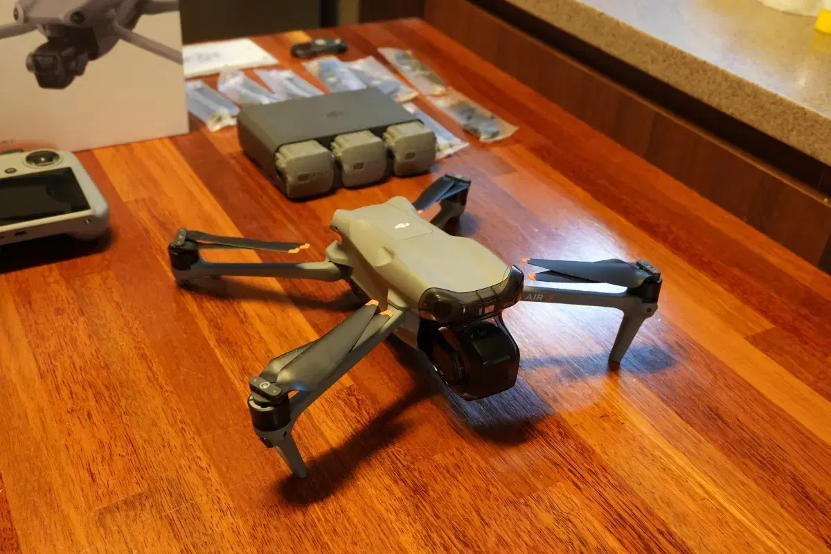 DJI Air3 플라이 모어 콤보 + DJI RC2 (미사용)