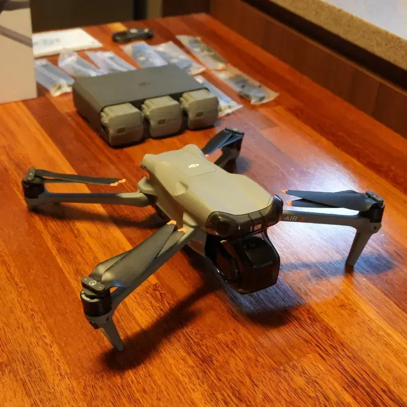 DJI Air3 플라이 모어 콤보 + DJI RC2 (미사용)