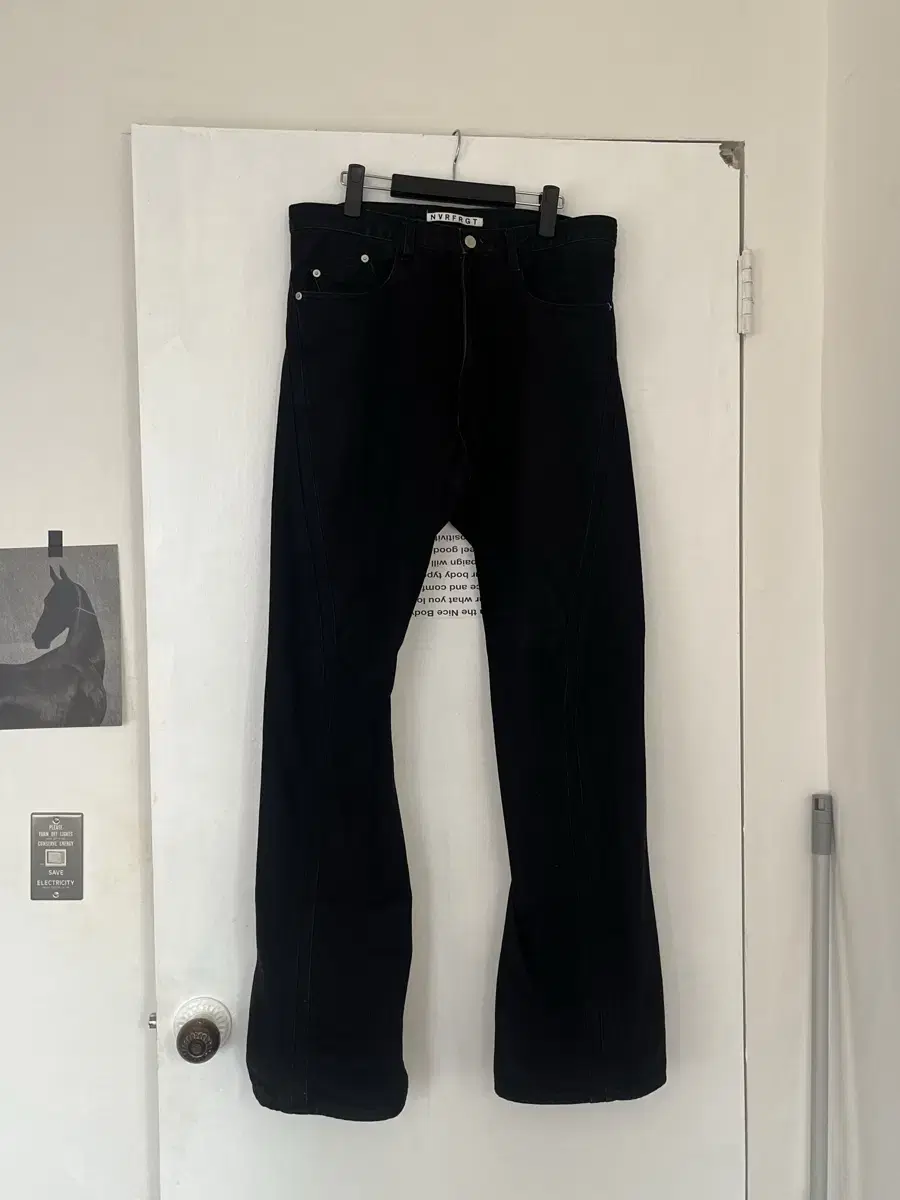 [NVRFRGT] 3D TWISTED JEANS (FADED BLACK