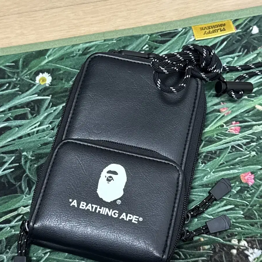 A bathing ape 가방 (베이프 크로스백)