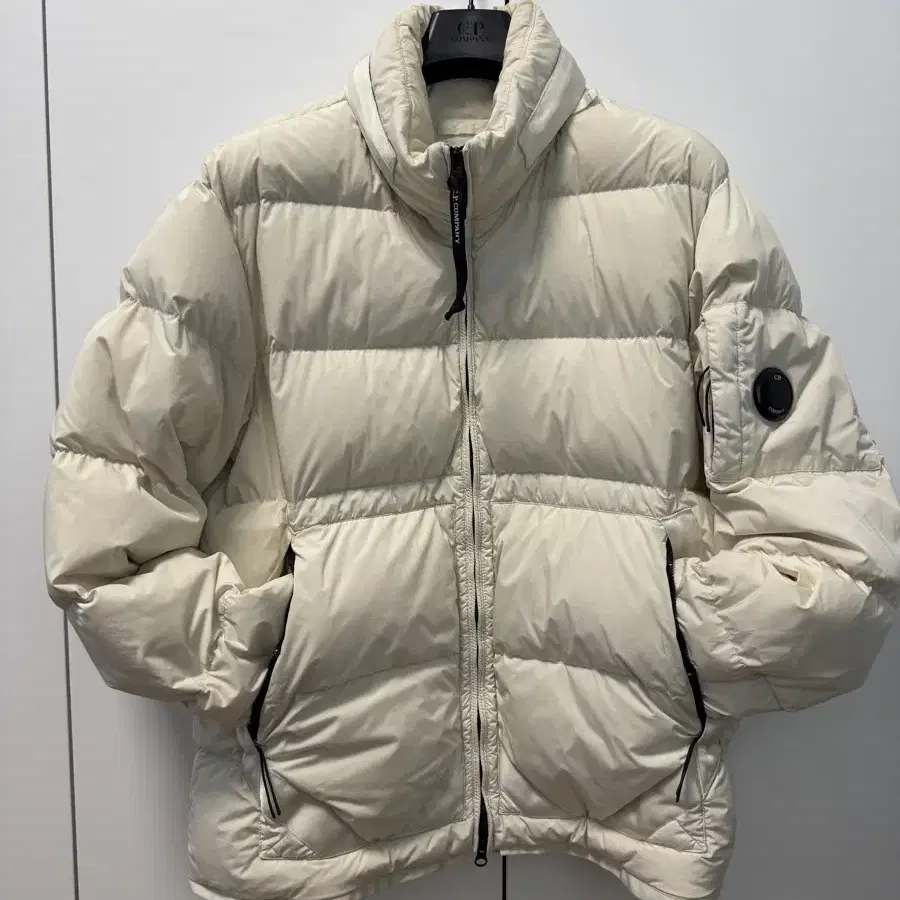 CP company 나이크라R 다운 자켓