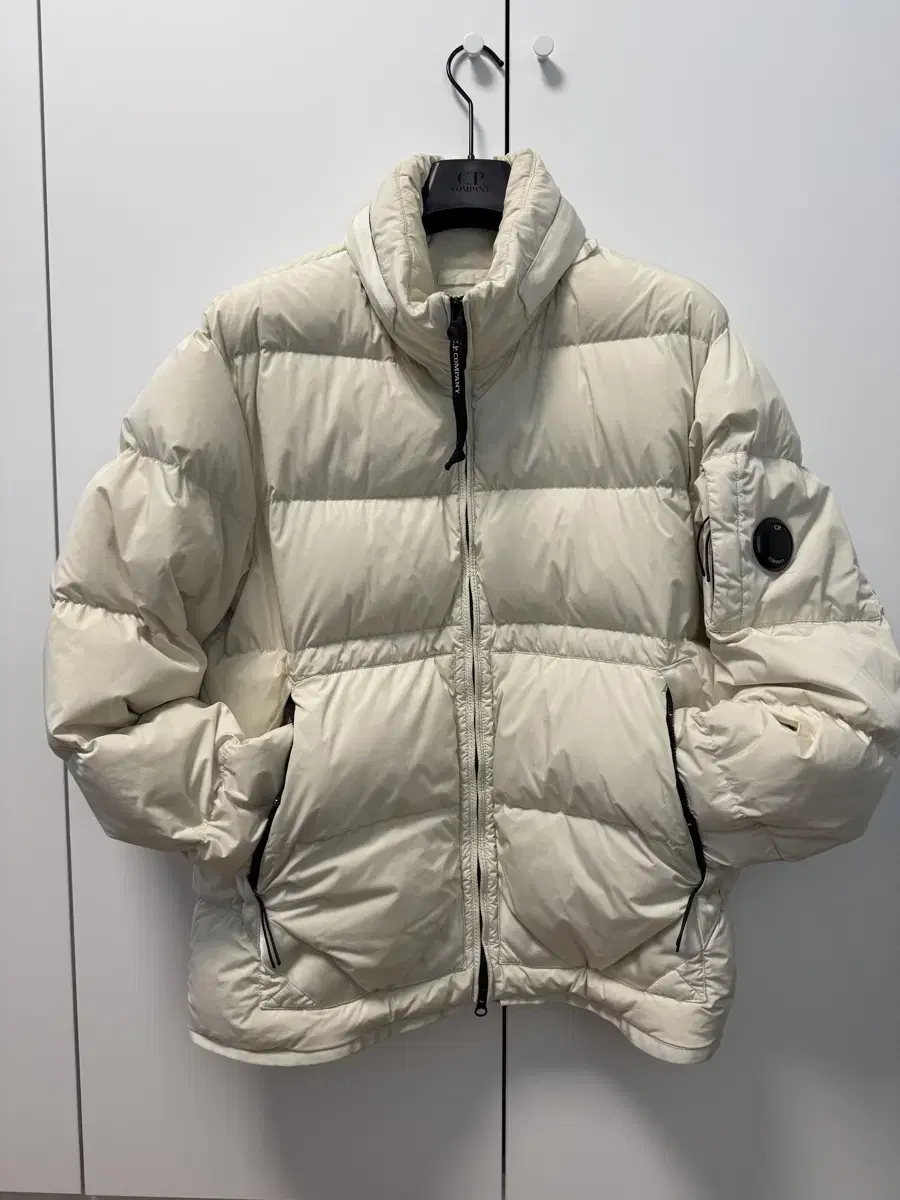 CP company 나이크라R 다운 자켓