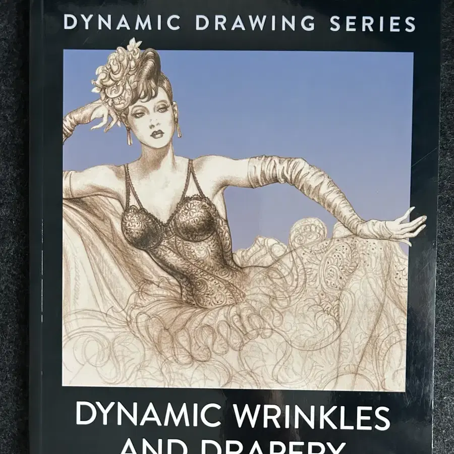 의상 드로잉 도서 dynamic wrinkles and drapery