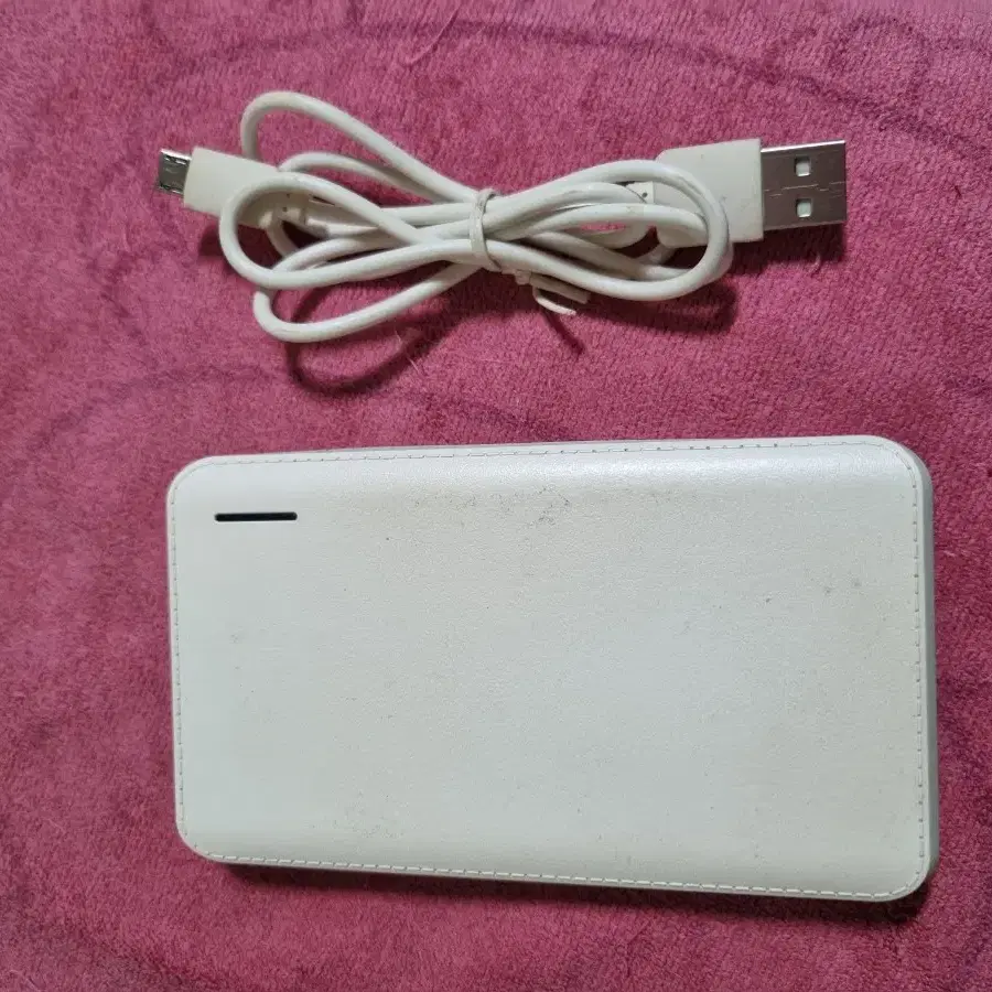 보조배터리 8000mAh 입니다