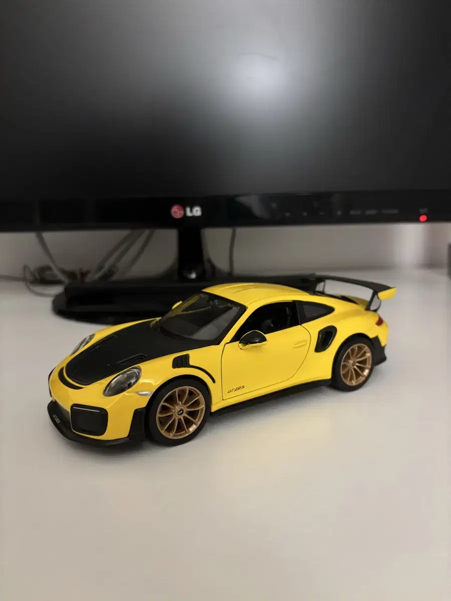 마이스토 1/24 포르쉐 gt2rs