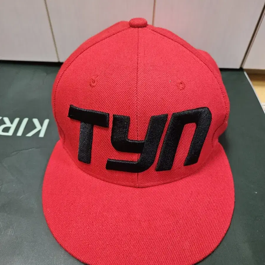 tyn 스냅백 모자 빨간색