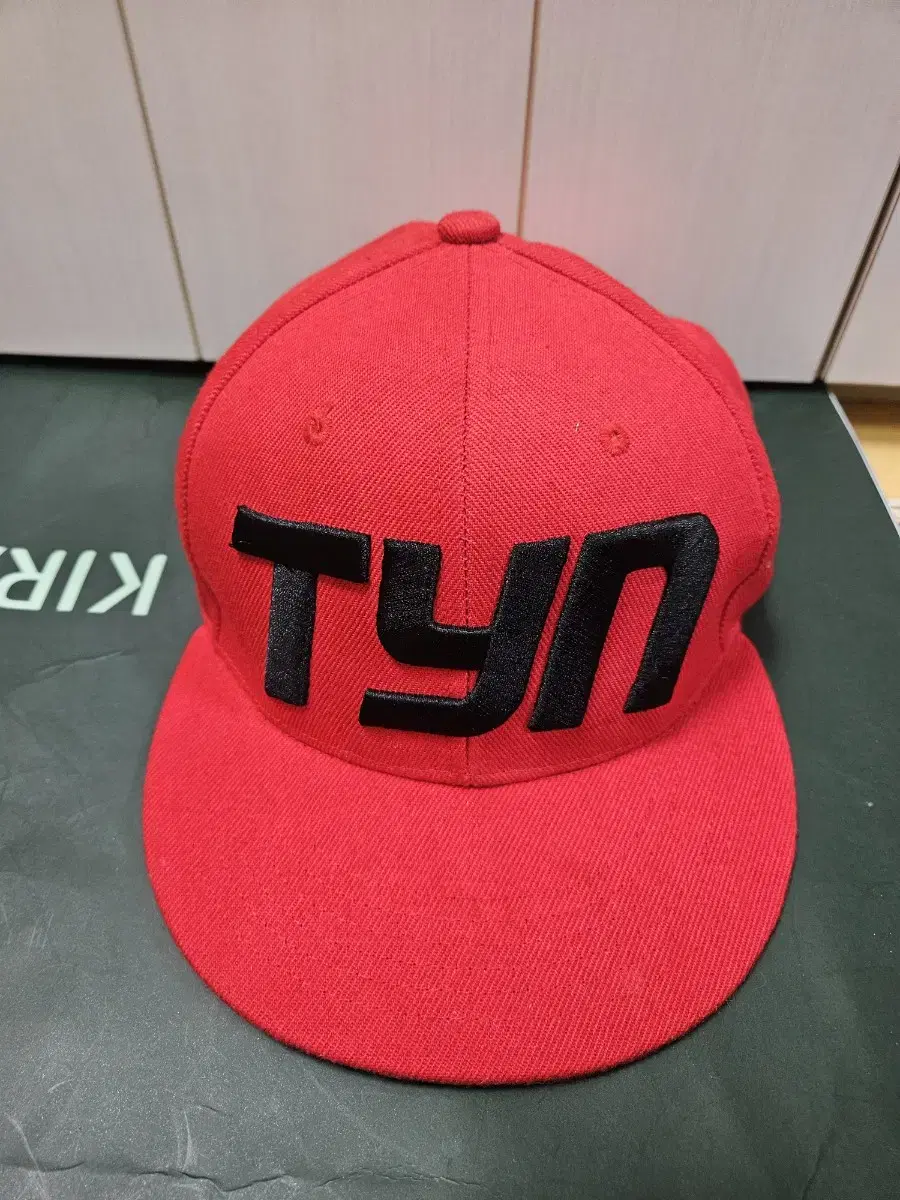 tyn 스냅백 모자 빨간색