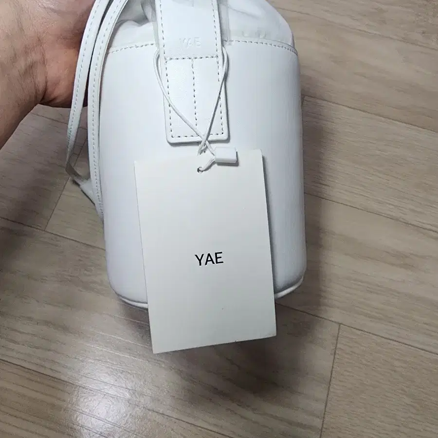 YAE Bowl Bag 소가죽 화이트 핸드백