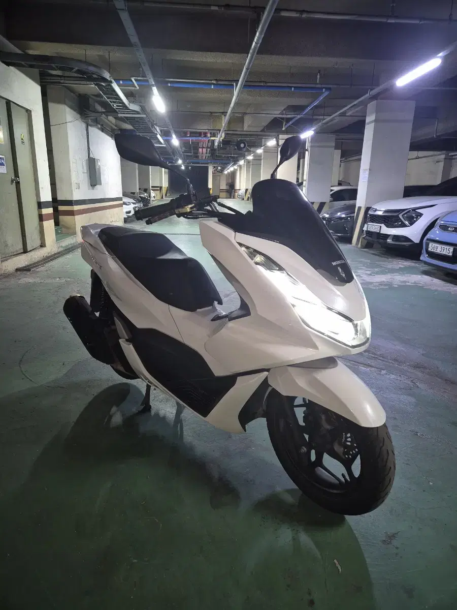 22년식 pcx125 출퇴근용 오토바이 판매합니다