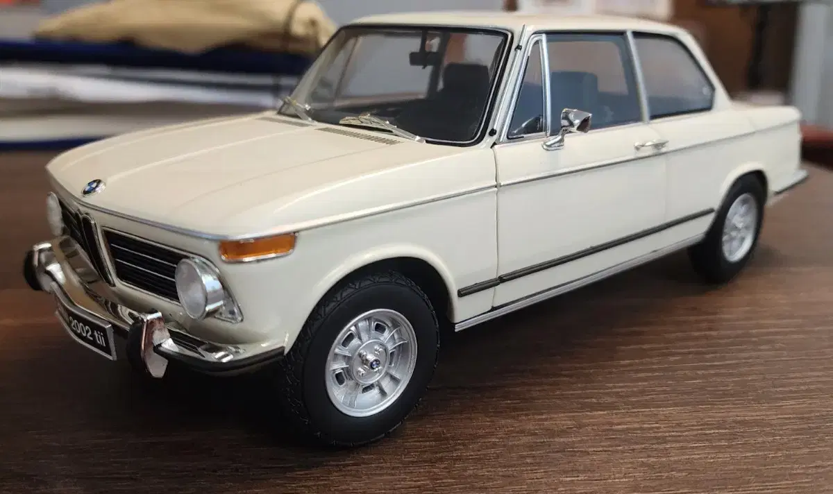 1:18 다이캐스트 BMW 2002