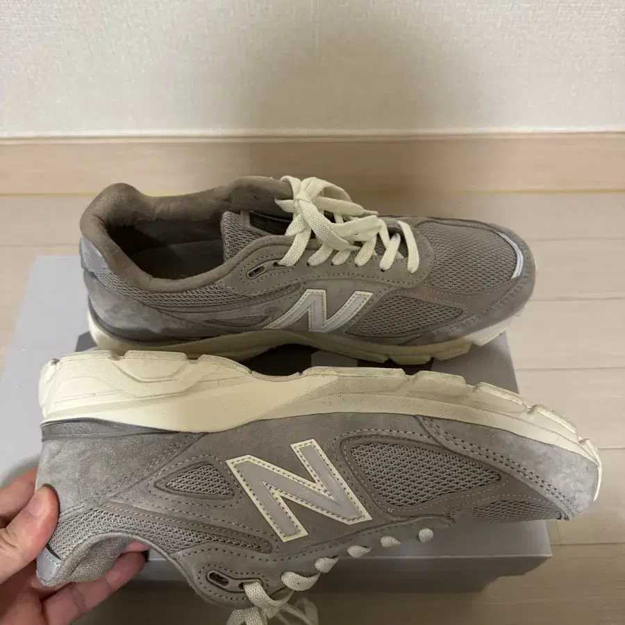 (260) kith 뉴발란스 990v4 문락