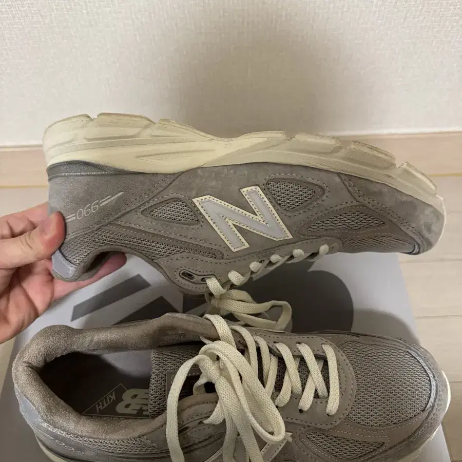 (260) kith 뉴발란스 990v4 문락