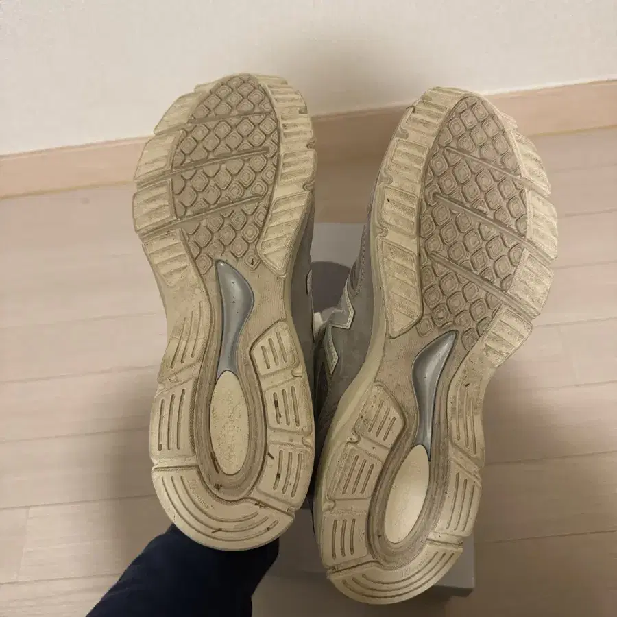 (260) kith 뉴발란스 990v4 문락