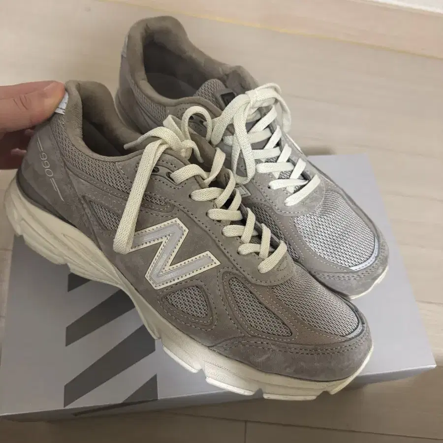 (260) kith 뉴발란스 990v4 문락