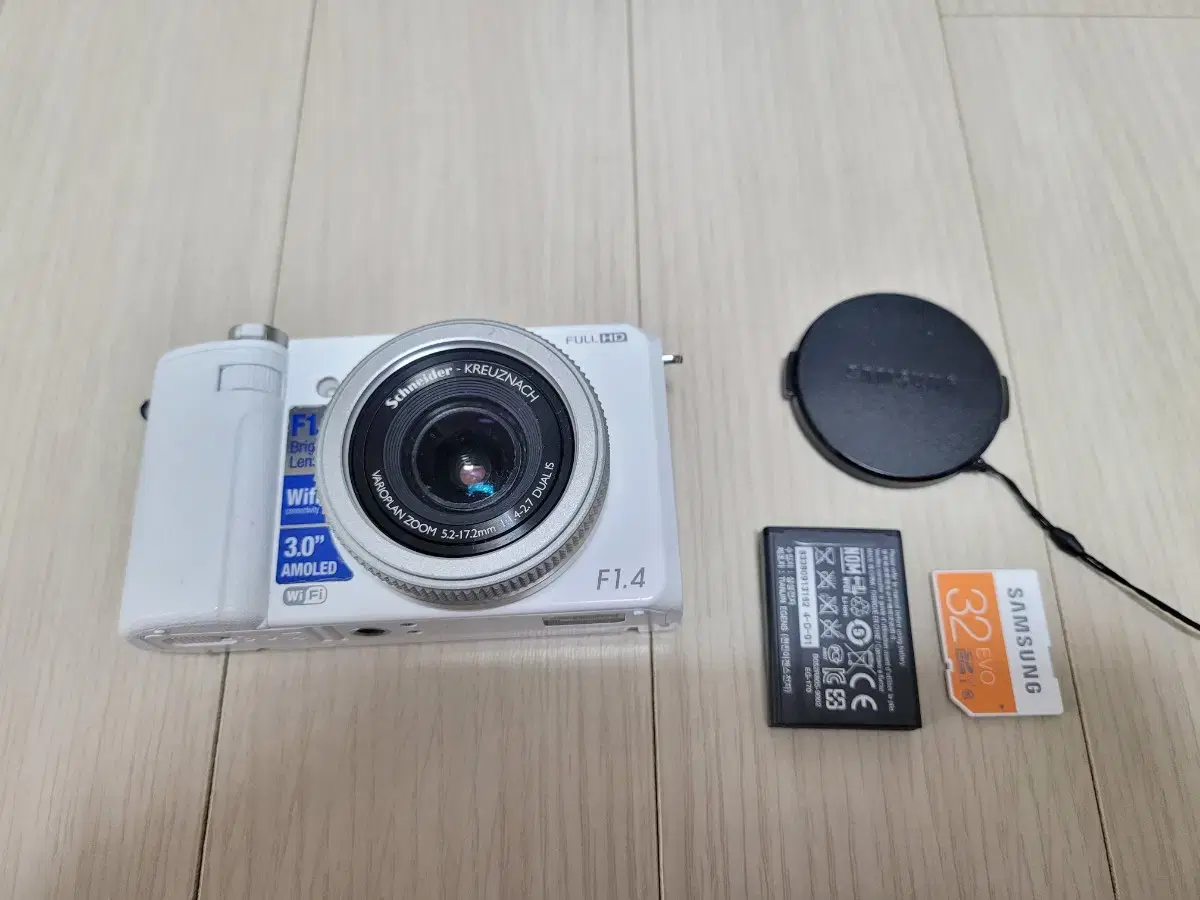 삼성 F1.4 조리개의 하이엔드 EX2F 카메라 1240만화소 디카