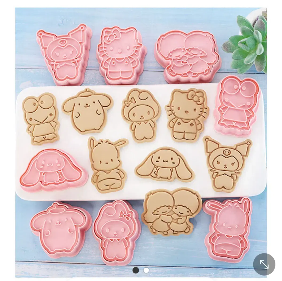 Used) Sanrio Cookie Cutter Set for Sale