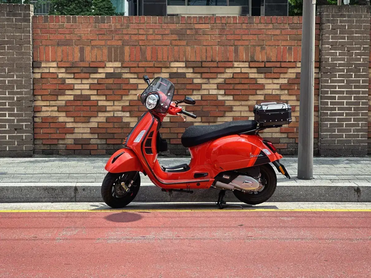 베스파 GTS 125 슈퍼스포츠 Vespa Super Sports