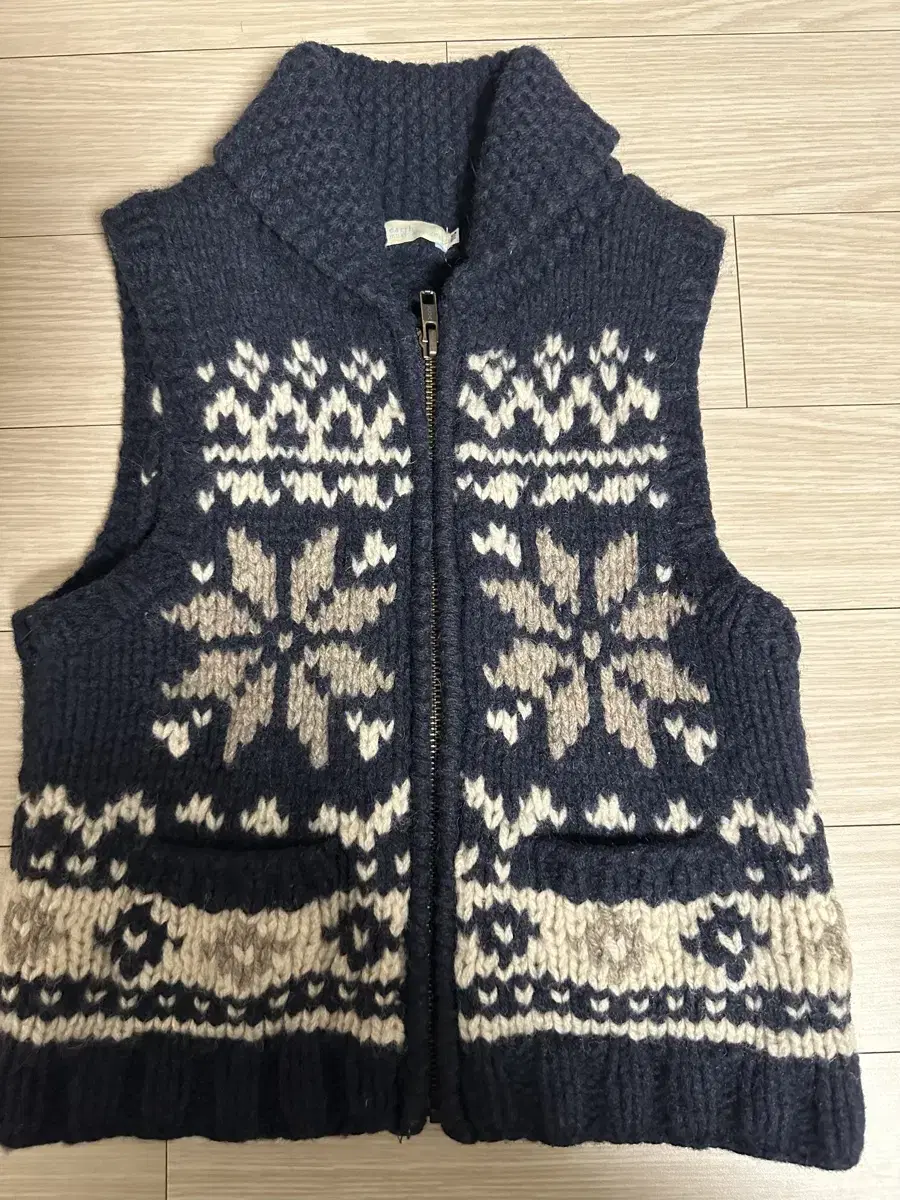 earth music&ecology Cowichan vest