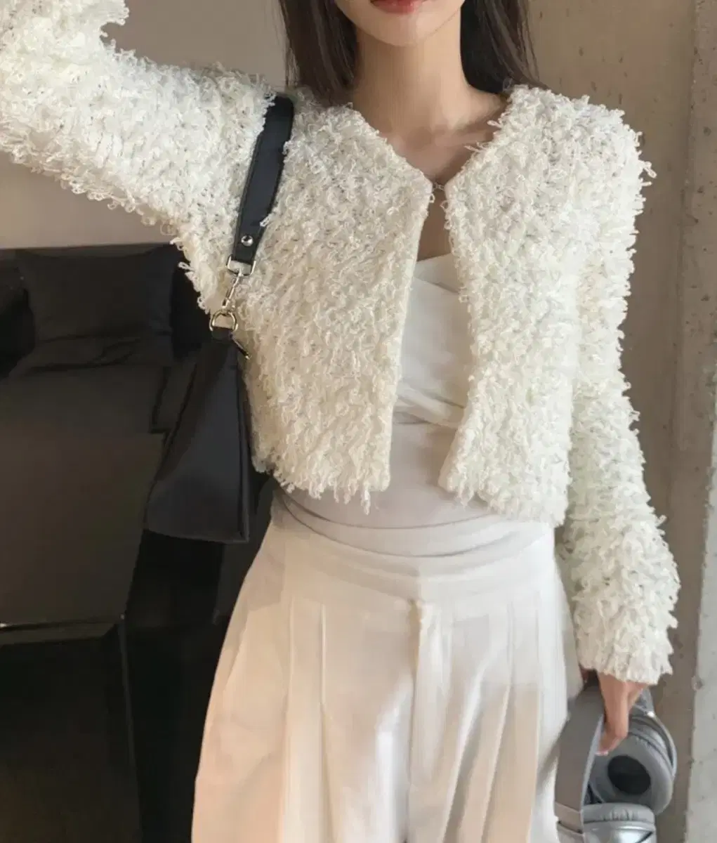 (오늘만)옵텐소 boucle cropped cardigan 가디건